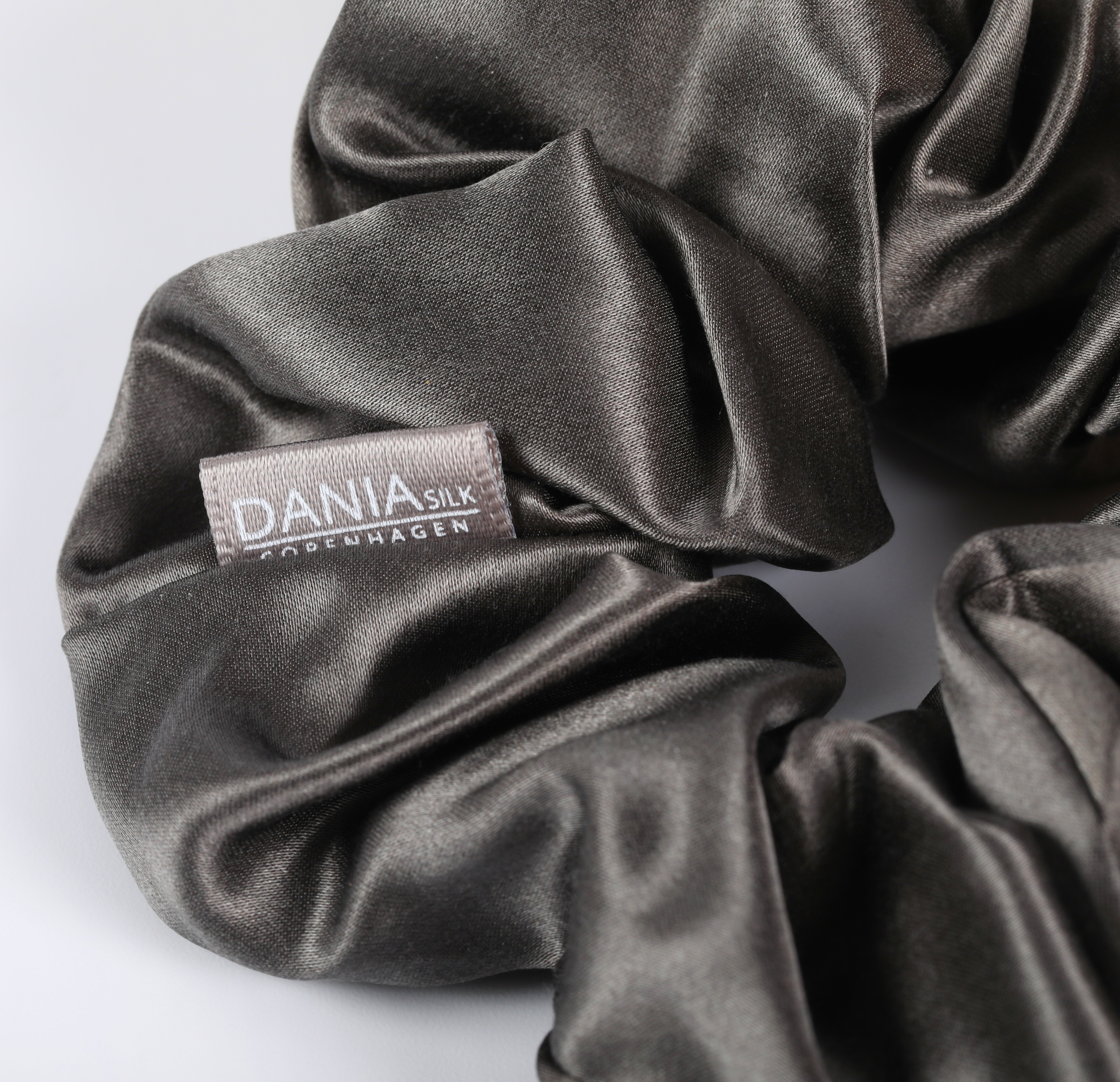 Silke Scrunchies | Charcoal | 1 STK. - Dania-silk